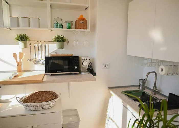 White Lotus Apartment Rom