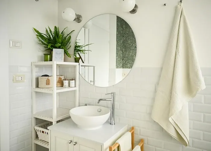 White Lotus Apartment Rom